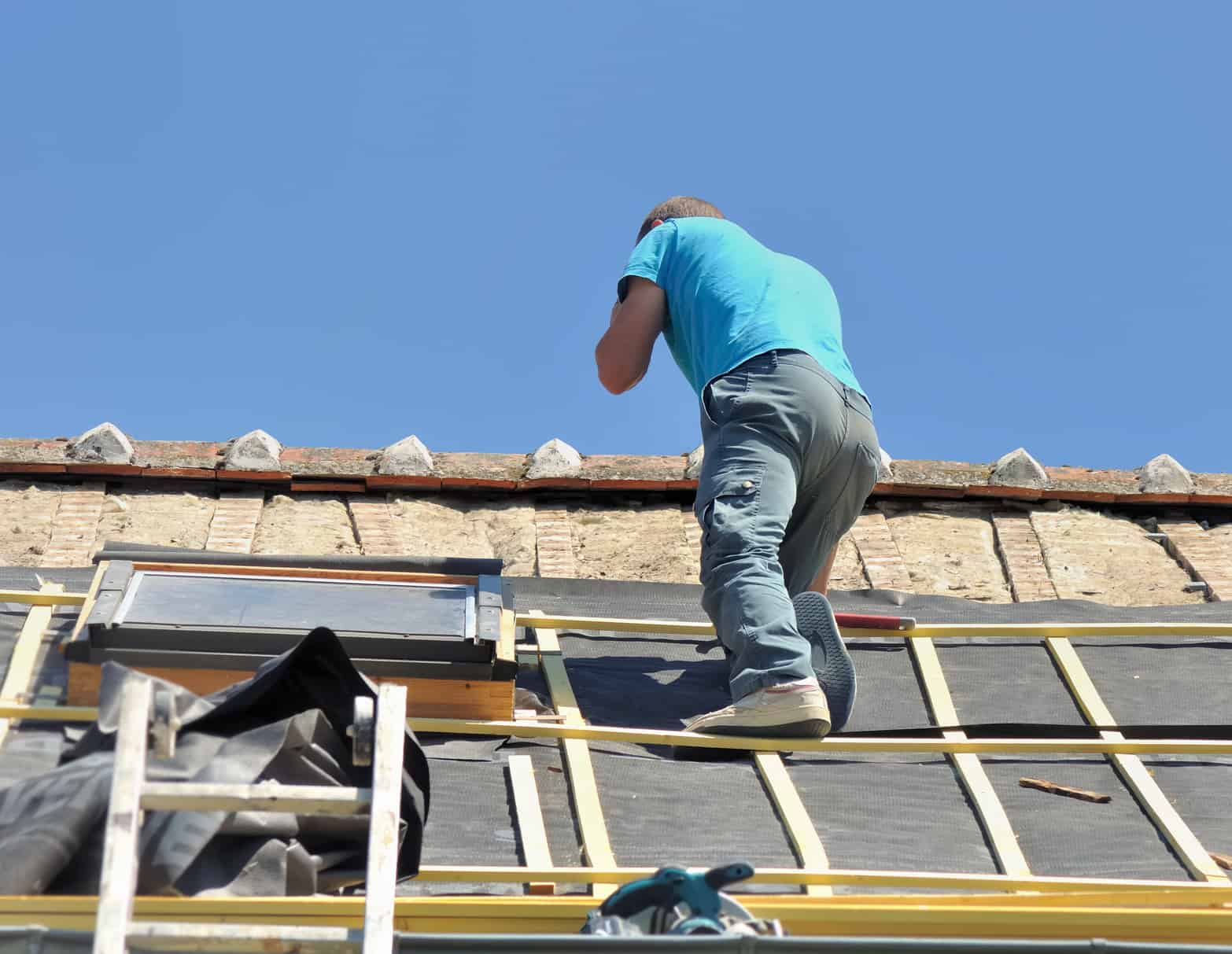 obtenez votre devis toiture personnalisé en quelques clics. comparez les tarifs et les services des professionnels pour réaliser vos travaux de couverture avec sérénité. faites le choix de la qualité pour votre projet de toiture.