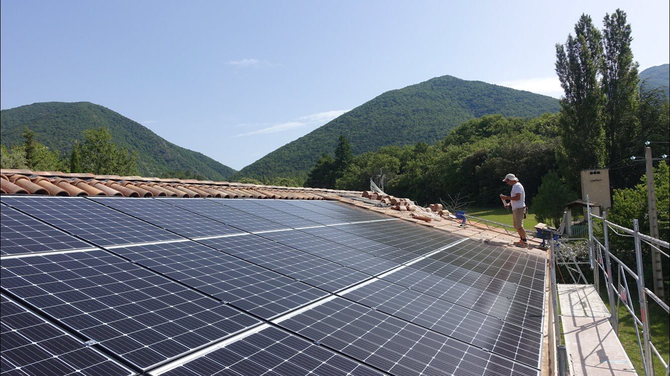 découvrez comment l'énergie solaire citoyenne en savoie transforme les pratiques énergétiques locales. participez à la transition énergétique tout en investissant dans des projets durables et profitables pour votre communauté. engagez-vous pour un avenir plus vert en rejoignant l'initiative solaire collective en savoie.