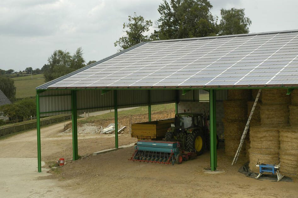 découvrez comment l'énergie solaire peut transformer votre hangar en une source d'énergie durable et économique. optez pour des solutions écologiques qui réduisent vos factures d'électricité et minimisent votre impact environnemental. explorez les avantages de l'installation de panneaux solaires adaptés à vos besoins spécifiques.