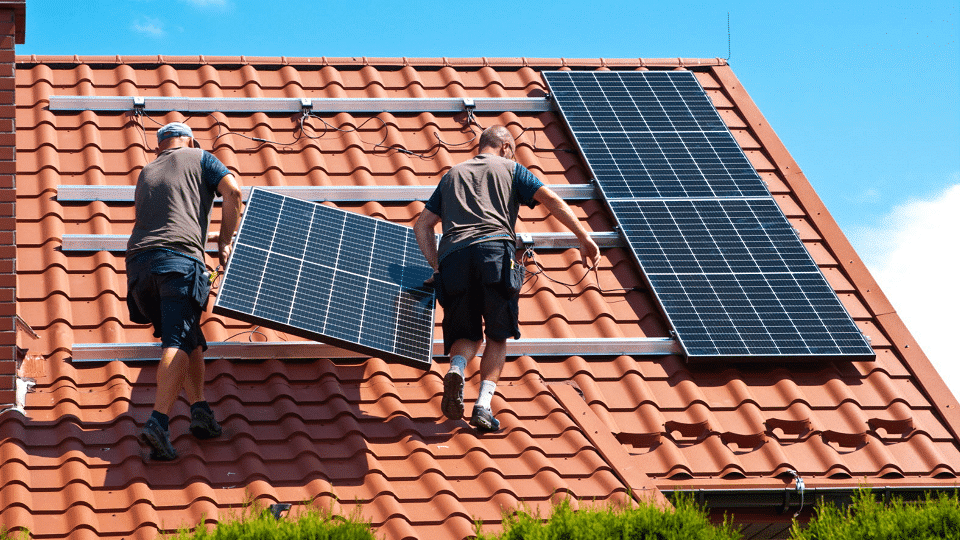 découvrez pourquoi un devis photovoltaïque est essentiel pour votre projet solaire. obtenez des informations sur les coûts, les économies d'énergie, et les subventions disponibles pour maximiser votre investissement et réduire votre empreinte carbone.