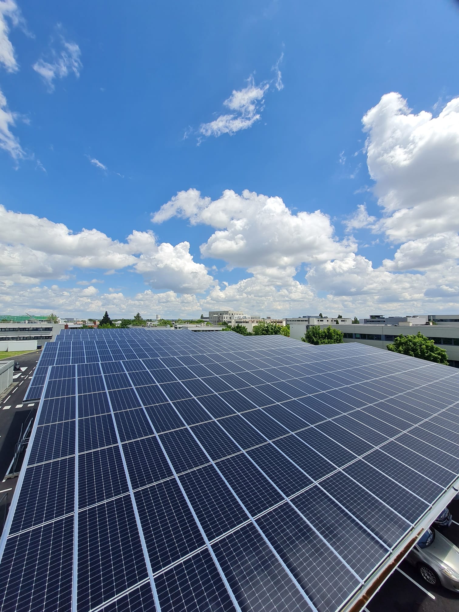 découvrez l'importance d'obtenir un devis photovoltaïque pour maximiser vos économies d'énergie. informez-vous sur les avantages financiers et environnementaux des panneaux solaires et trouvez le meilleur rapport qualité-prix pour votre projet.