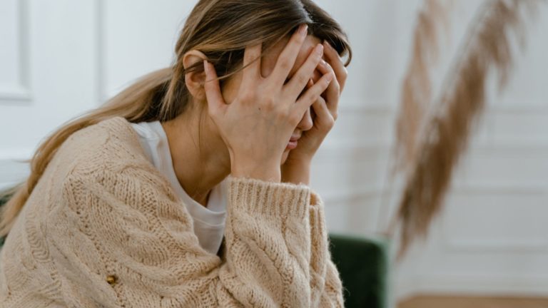 découvrez comment les soins énergétiques peuvent vous aider à surmonter le burn-out et à retrouver votre équilibre intérieur. offrez-vous une pause revitalisante pour restaurer votre énergie et votre bien-être.
