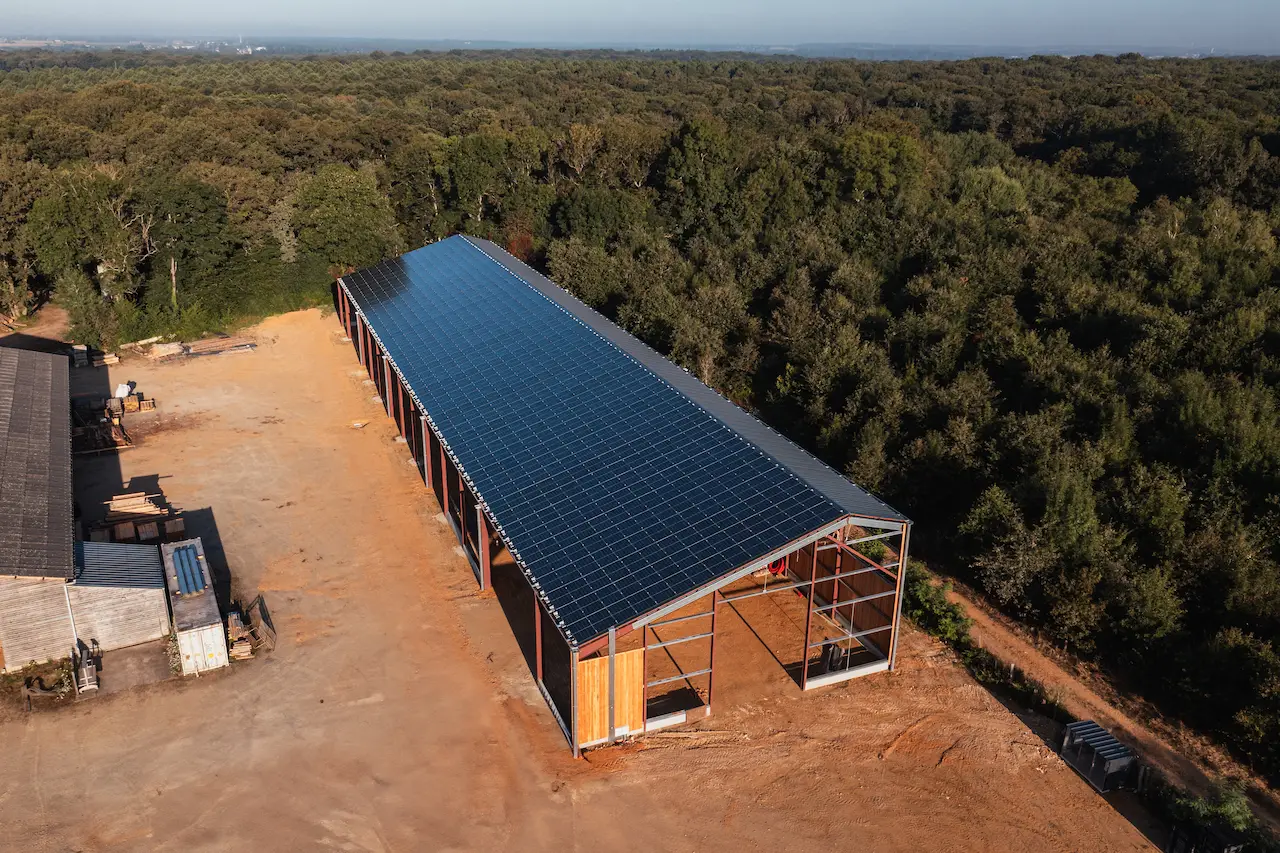 découvrez les solutions de soutien pour la construction de bâtiments photovoltaïques, optimisez votre projet avec des conseils d'experts et des aides financières adaptées pour maximiser l'efficacité énergétique et l'impact environnemental.