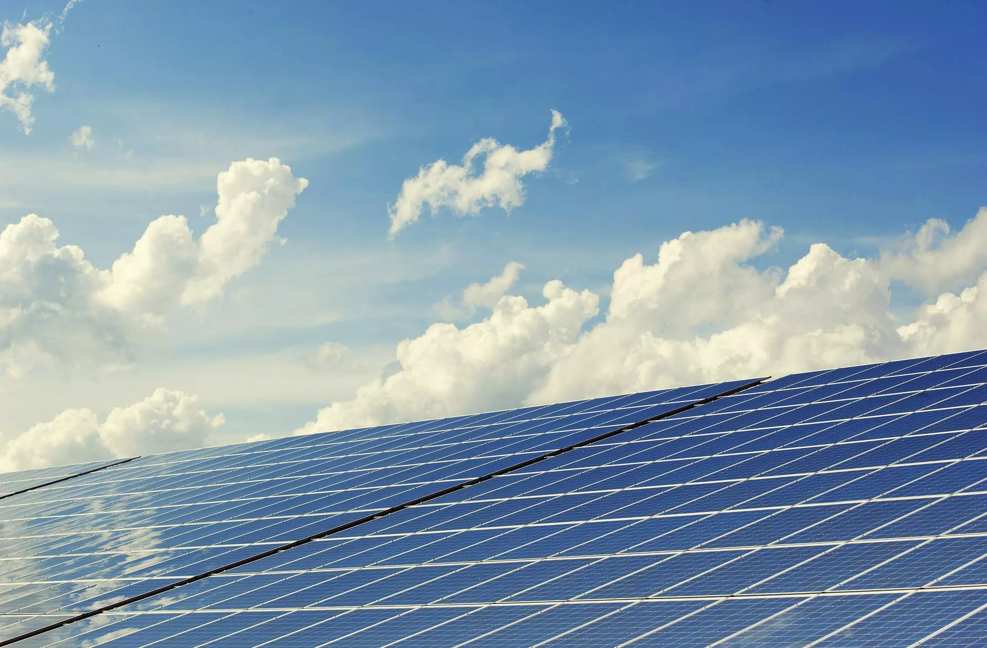 découvrez comment bénéficier d'une toiture photovoltaïque gratuite grâce à des aides et subventions. transformez votre toit en une source d'énergie renouvelable et réduisez vos factures d'électricité tout en contribuant à un avenir durable.