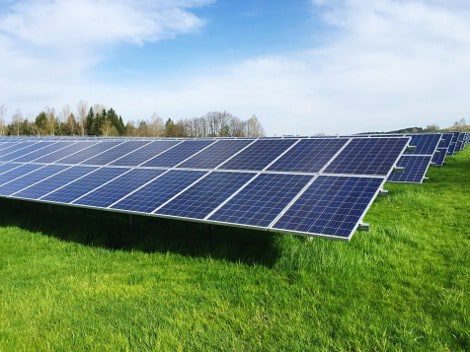 découvrez comment les panneaux solaires influencent la température urbaine. analyse des bénéfices environnementaux, réduction de l'effet d'îlot de chaleur urbain et optimisation des performances énergétiques grâce à l'énergie solaire.
