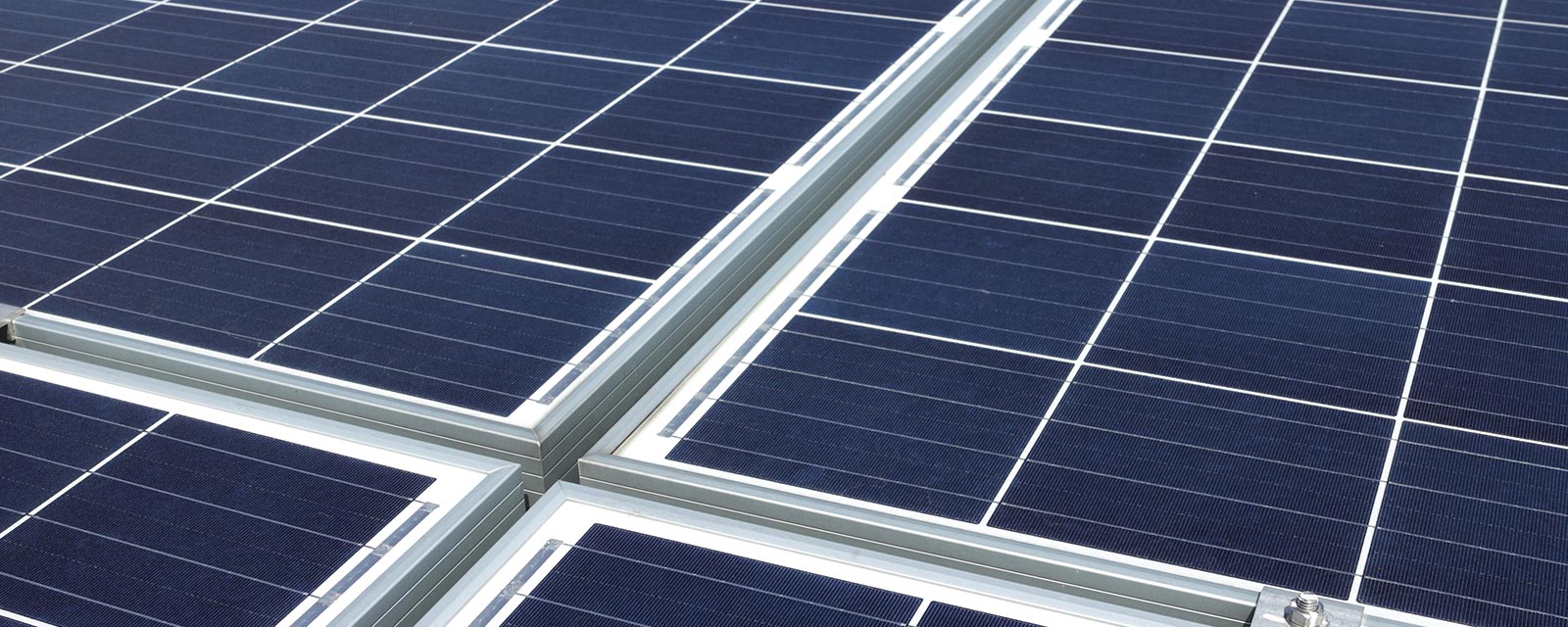 découvrez les nombreux avantages du photovoltaïque pour votre maison ou votre entreprise. profitez d'une énergie renouvelable, réduisez vos factures d'électricité et contribuez à la protection de l'environnement grâce à des panneaux solaires performants et durables. informez-vous sur les économies d'énergie, les aides financières disponibles et les bénéfices écologiques du photovoltaïque.