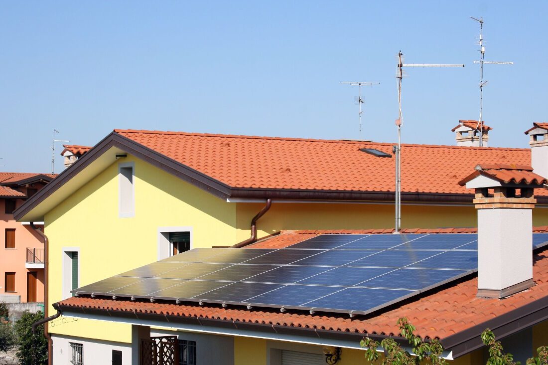 découvrez notre avis sur l'investissement solaire : avantages, inconvénients et conseils pour maximiser votre rendement. informez-vous sur les meilleures options pour rentabiliser votre projet d'énergie solaire.