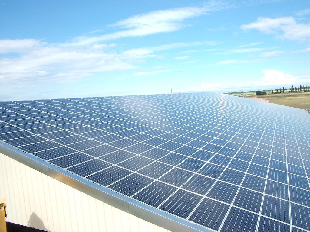 découvrez les avantages de la centrale électrique photovoltaïque (cee) pour produire une énergie renouvelable et durable. transformez la lumière du soleil en électricité et réduisez votre empreinte carbone tout en réalisant des économies sur vos factures d'énergie.