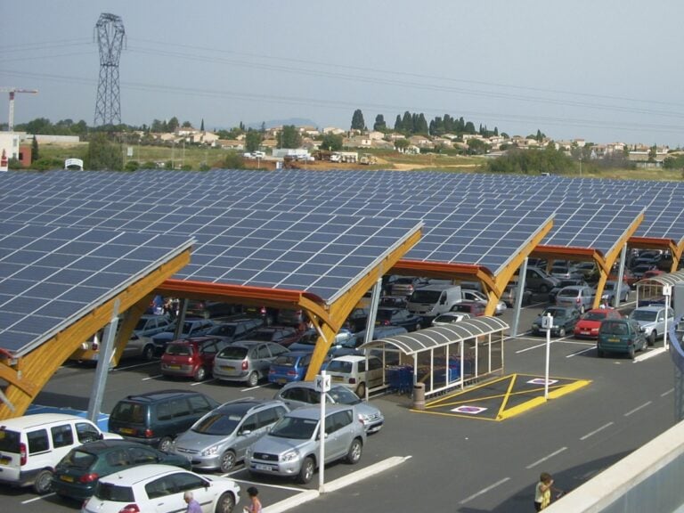 découvrez tout sur la cee photovoltaïque : le crédit d'énergie renouvelable qui favorise l'intégration des panneaux solaires dans votre projet. maximisez vos économies d'énergie et faites un geste pour l'environnement grâce à une solution durable et avantageuse.