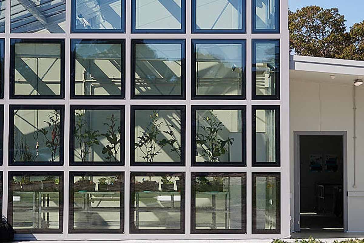 découvrez les fenêtres photovoltaïques, une solution innovante alliant esthétique et performance énergétique. transformez votre éclairage naturel en énergie renouvelable tout en modernisant votre habitation. optez pour un habitat durable et éco-responsable grâce à des fenêtres qui produisent de l'électricité tout en vous protégeant des intempéries.