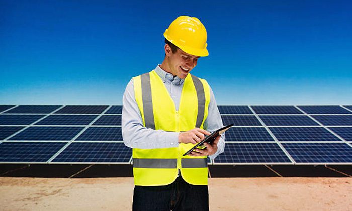 découvrez notre formation photovoltaïque complète : maîtrisez les techniques d'installation, de maintenance et d'optimisation des systèmes solaires. devenez un expert en énergies renouvelables et contribuez à un avenir durable.
