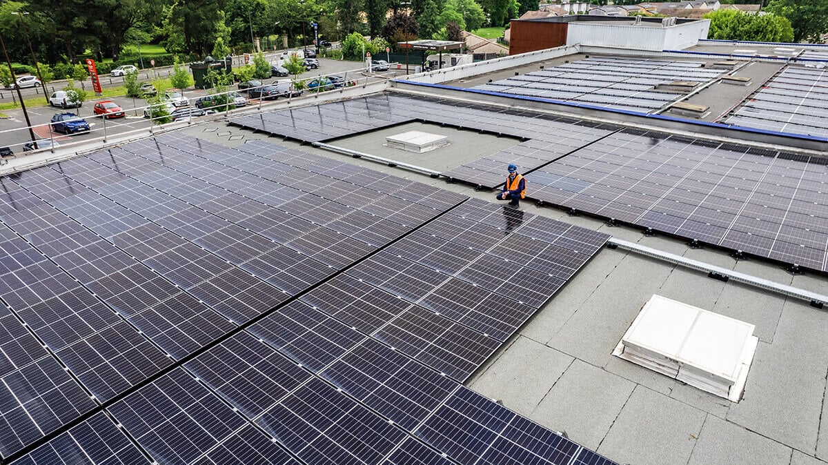 découvrez l'impact des subventions sur le développement de l'énergie solaire en france. analyse des avantages financiers, environnementaux et des enjeux liés à la transition énergétique grâce aux aides gouvernementales.
