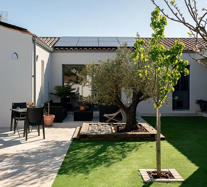découvrez notre service d'installation de panneaux solaires à la rochelle. offrez-vous une solution éco-responsable et économique pour produire votre propre électricité grâce à une équipe d'experts à votre écoute.