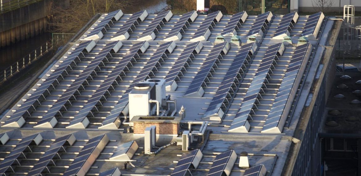 découvrez comment investir dans l'énergie photovoltaïque pour profiter d'une source d'énergie renouvelable et durable. apprenez les avantages financiers, les conseils pratiques et les opportunités de marché pour maximiser votre retour sur investissement tout en contribuant à la transition énergétique.