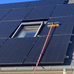 découvrez l'importance du nettoyage des panneaux photovoltaïques pour optimiser leur performance et prolonger leur durée de vie. apprenez les meilleures techniques et les conseils d'experts pour garantir un fonctionnement optimal de votre installation solaire.