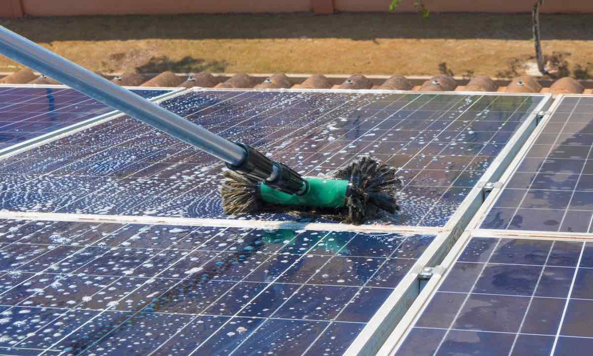découvrez nos services de nettoyage professionnels pour panneaux photovoltaïques afin d'optimiser leur performance et prolonger leur durée de vie. profitez d'une solution efficace et respectueuse de l'environnement.