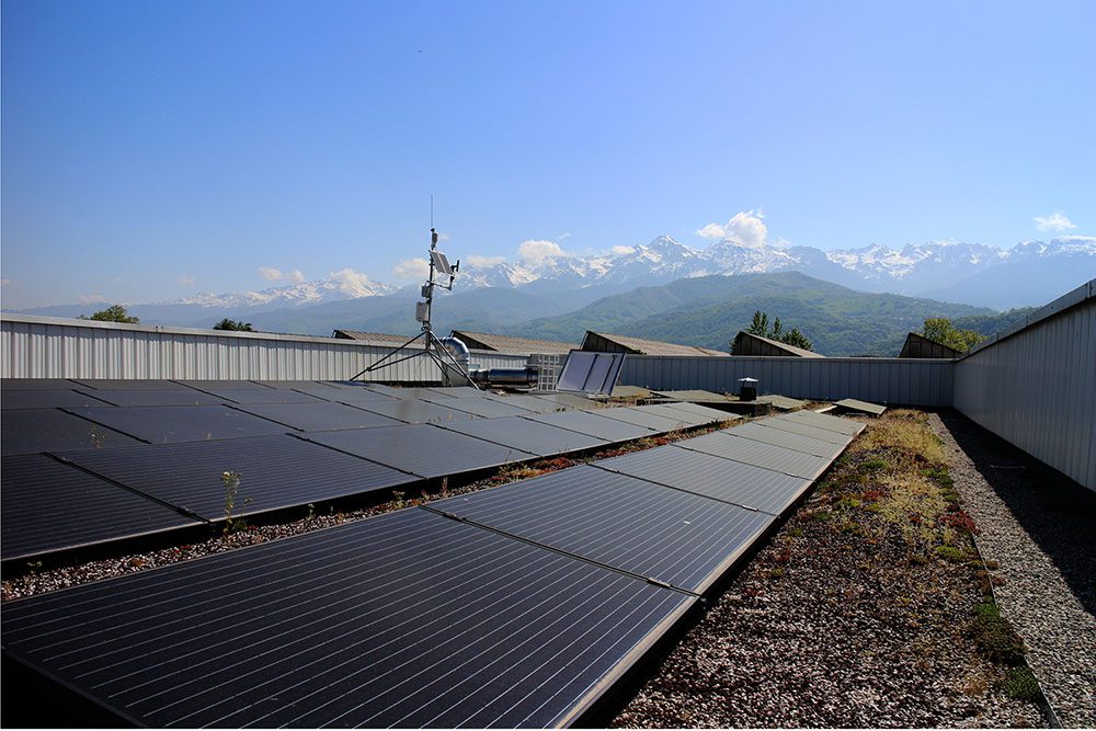 découvrez les solutions photovoltaïques à grenoble pour produire votre propre énergie solaire, réduire vos factures et contribuer à une planète plus verte. explorez nos offres d'installation et de conseils personnalisés.
