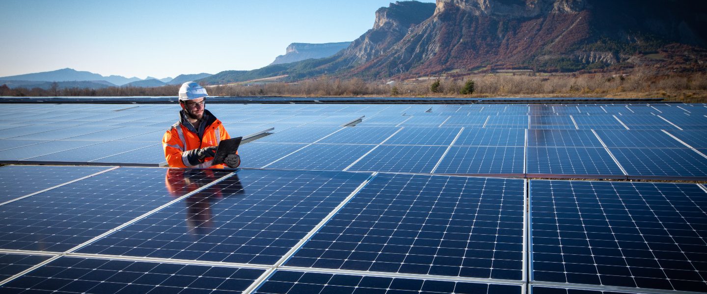 découvrez les solutions photovoltaïques à grenoble pour une énergie renouvelable et durable. profitez des avantages des panneaux solaires et engagez-vous pour la transition énergétique tout en réduisant vos factures d'électricité.