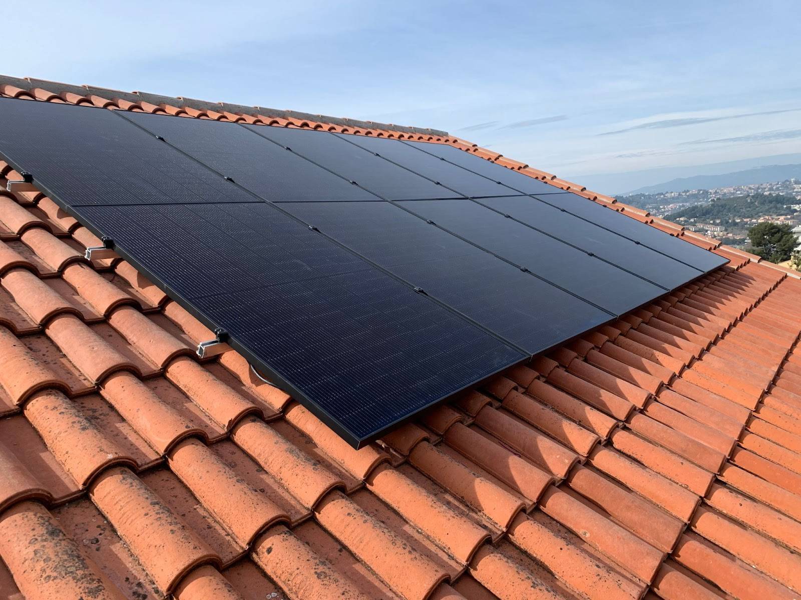 découvrez les solutions photovoltaïques en paca pour optimiser votre consommation d'énergie et réduire votre impact environnemental. profitez de l'ensoleillement exceptionnel de la région et optez pour des installations solaires performantes et durables.