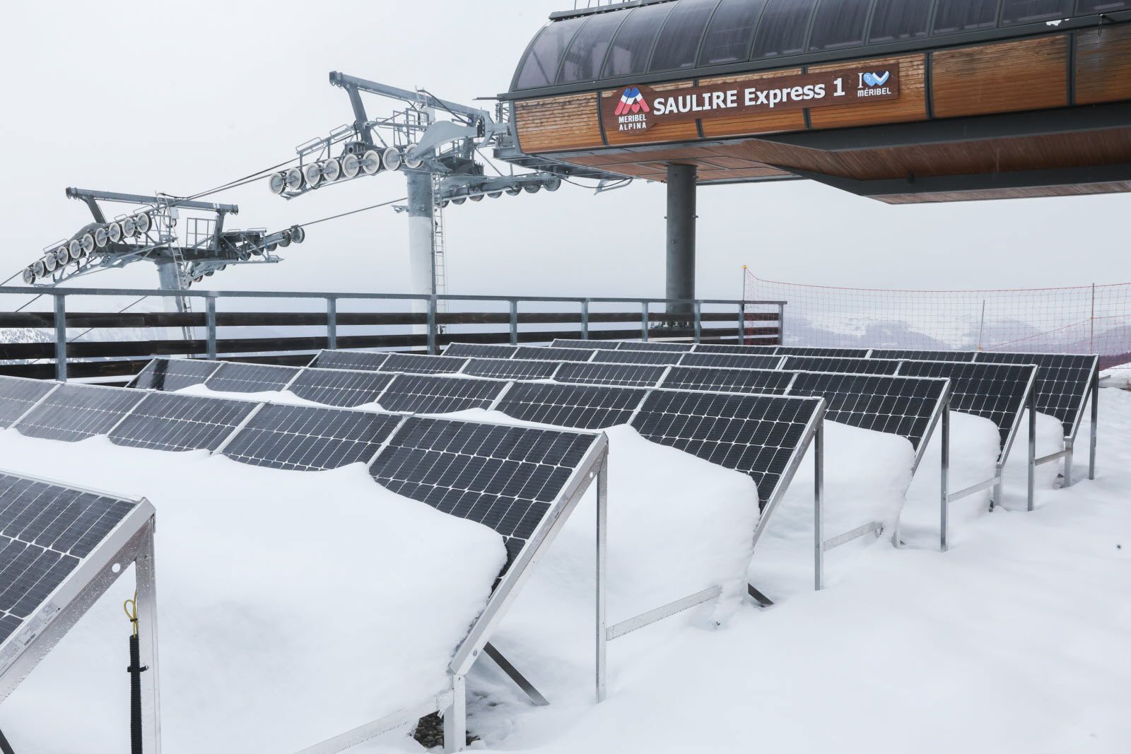 découvrez les solutions photovoltaïques en savoie pour réduire vos factures d'énergie et protéger l'environnement. profitez d'installations solaires de qualité adaptées aux besoins de votre foyer.
