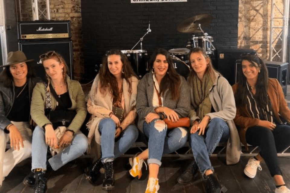 rejoignez-nous pour une soirée dédiée aux femmes à lyon ! profitez d'un moment convivial et inspirant, avec des activités variées, des échanges enrichissants et la possibilité de rencontrer d'autres femmes exceptionnelles. ne manquez pas cette occasion de célébrer la solidarité et l'émancipation féminine dans une ambiance chaleureuse et accueillante.