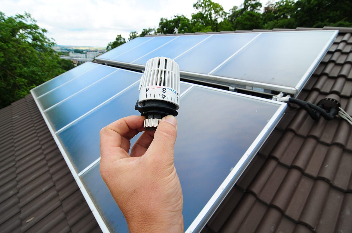 découvrez le chauffage solaire intégré sous panneaux photovoltaïques, une solution écologique et économique pour optimiser votre énergie renouvelable et réduire vos coûts de chauffage.