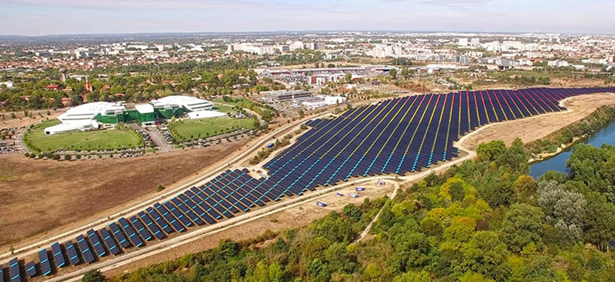 découvrez comment la croissance du photovoltaïque a été multipliée par 17 en 30 ans, illustrant l'essor rapide des énergies renouvelables et leur impact sur notre avenir énergétique.