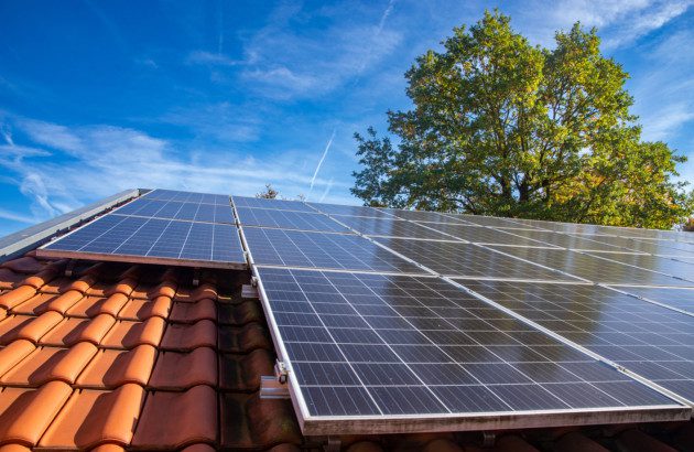 découvrez nos solutions innovantes alliant l'intégration photovoltaïque, les chaudières et les pompes à chaleur pour une énergie durable et performante.
