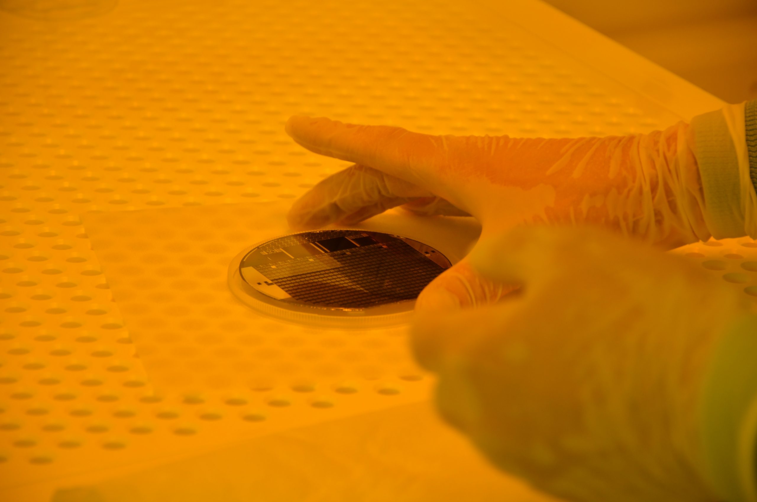 découvrez le record de rendement atteint par le micro-module solaire cpv développé par fraunhofer, une avancée majeure pour l'efficacité énergétique des technologies photovoltaïques.