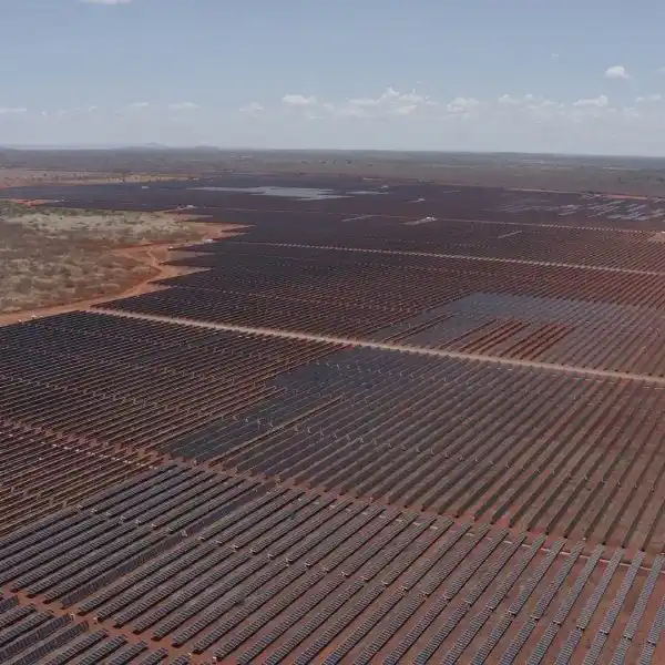 découvrez le complexe photovoltaïque de minas gerais, une infrastructure moderne dédiée à la production d'énergie solaire durable et renouvelable au brésil.