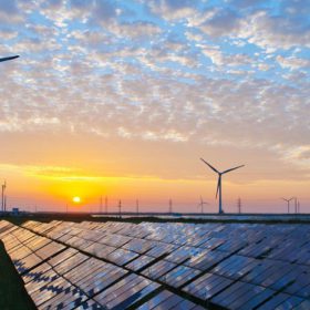 découvrez comment les suiveurs intelligents optimisent l'énergie solaire au brésil, même sur les terrains accidentés, pour une production efficace et durable.