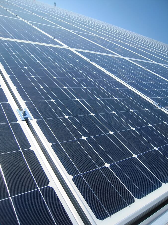 découvrez notre approche innovante de la modélisation des structures photovoltaïques verticales pour optimiser leur performance et durabilité.
