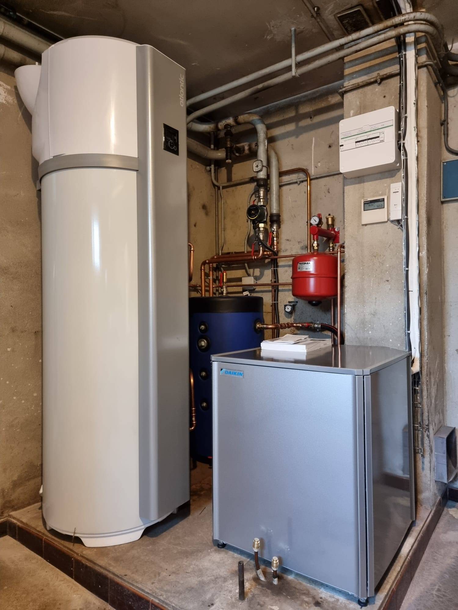 découvrez comment oekoboiler swiss ag innove avec des solutions photovoltaïques intégrées pour chaudières à pompe à chaleur, alliant efficacité énergétique et développement durable.