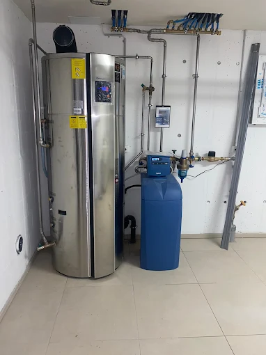 découvrez oekoboiler swiss ag, spécialiste en solutions durables avec intégration photovoltaïque pour une énergie propre et économique.