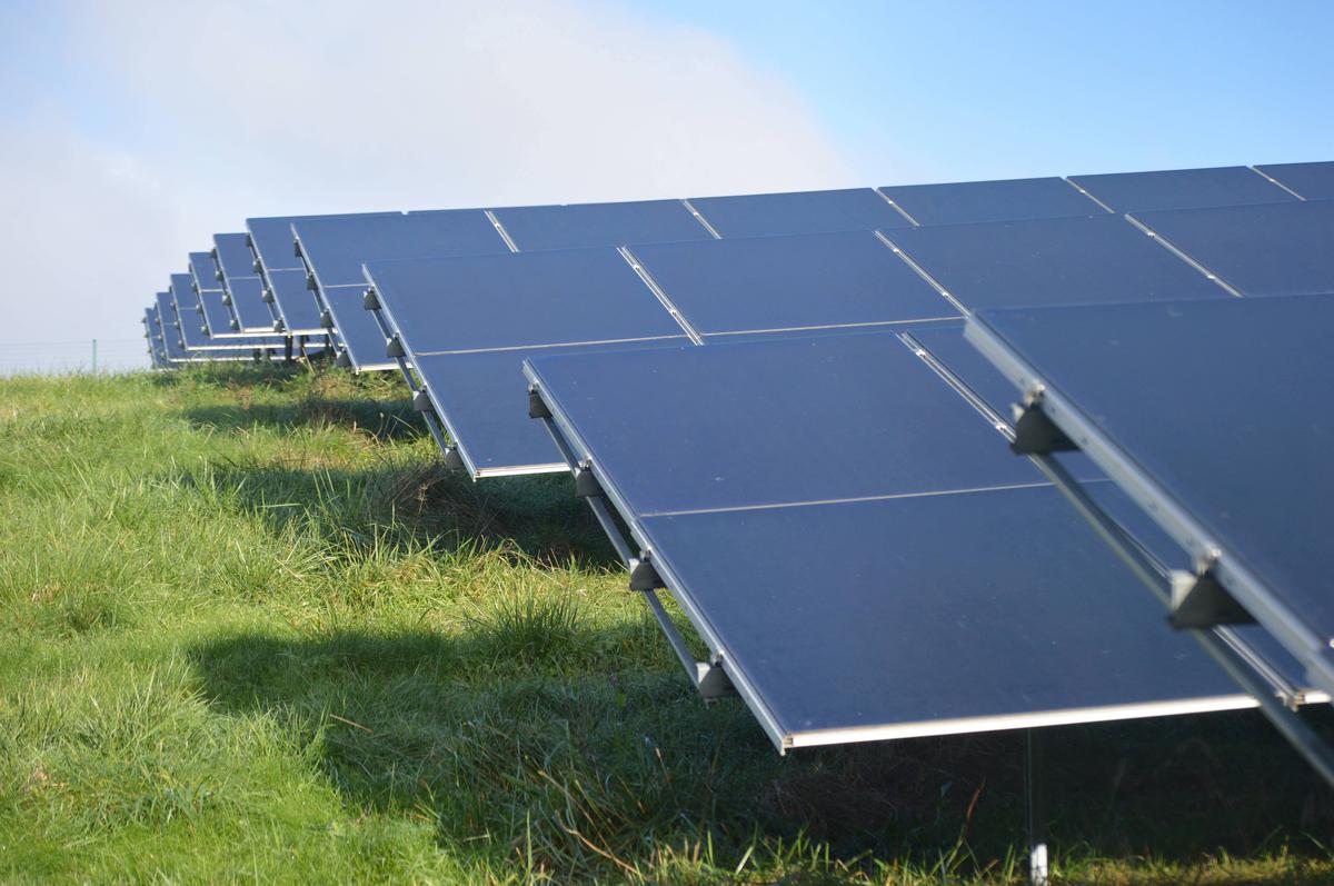 découvrez le parc photovoltaïque citoyen de bournezeau, une initiative locale pour produire une énergie renouvelable et durable, favorisant la transition énergétique et l'engagement communautaire.