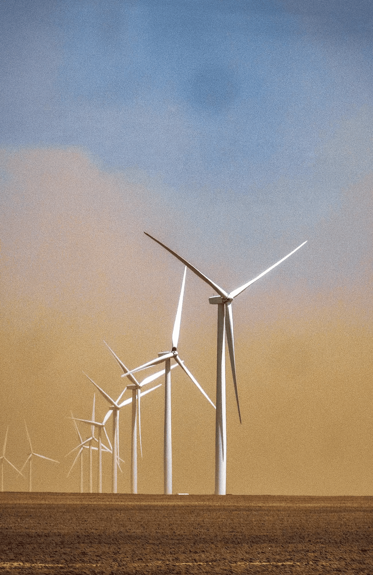 découvrez le rôle essentiel de l'éolien en mer et du solaire dans la transition vers un avenir bas carbone, en favorisant des énergies renouvelables propres et durables.