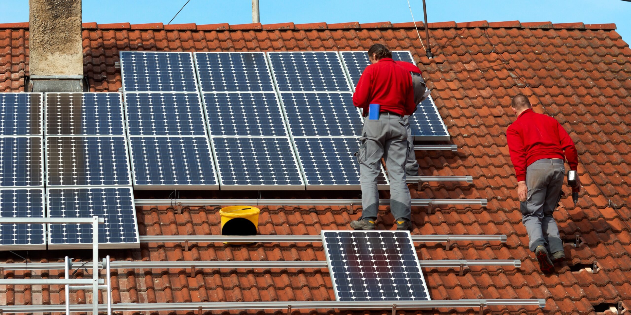 tout savoir sur la tva applicable aux panneaux photovoltaïques en 2026 : taux, conditions et avantages pour optimiser votre investissement écologique.