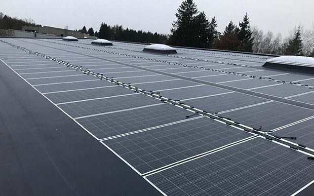 découvrez nos panneaux solaires ultra-légers, conçus spécialement pour une installation facile sur toutes les toitures, offrant une efficacité énergétique optimale et un design moderne.